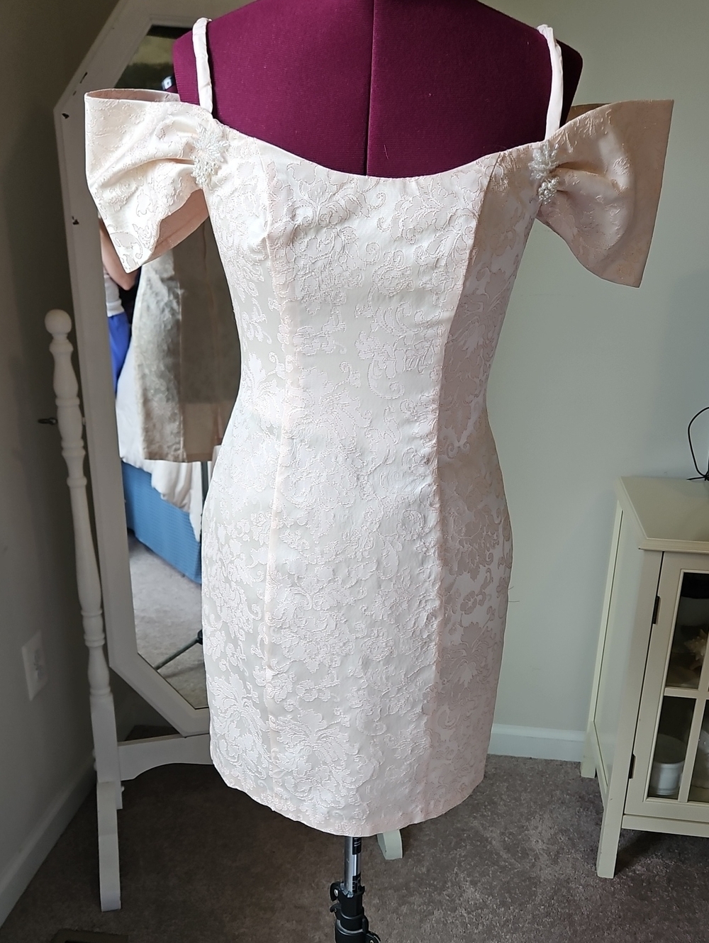 Off-Shoulder Blush Lace Cocktail Dress